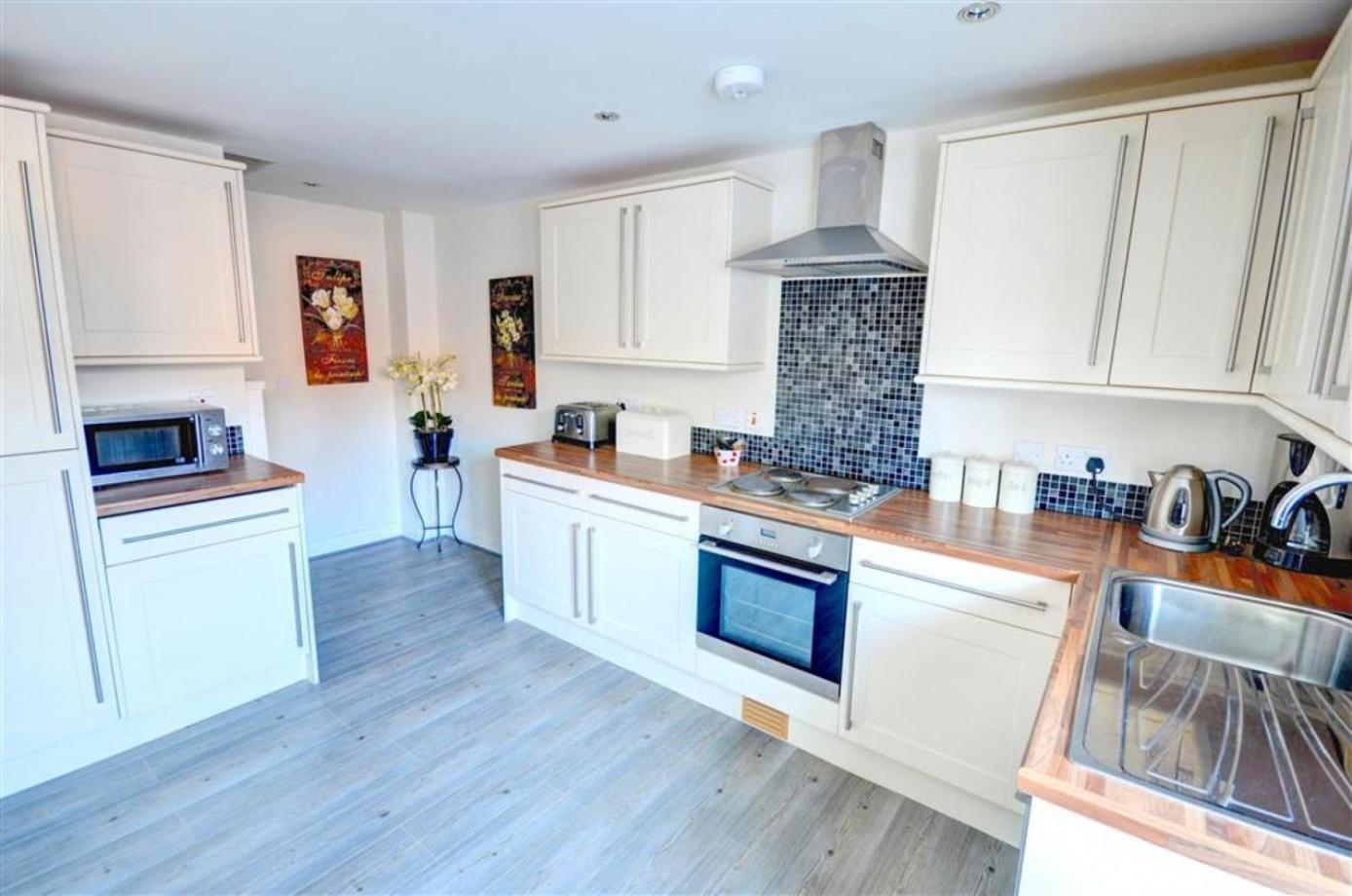 Hotties House - Two-Bed Cottage, Dog-Friendly & Off-Street Parking - Scarborough Eksteriør billede