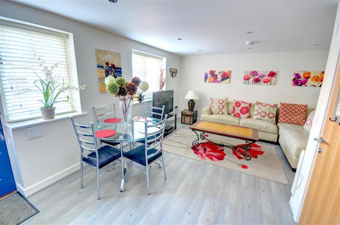 Hotties House - Two-Bed Cottage, Dog-Friendly & Off-Street Parking - Scarborough Eksteriør billede