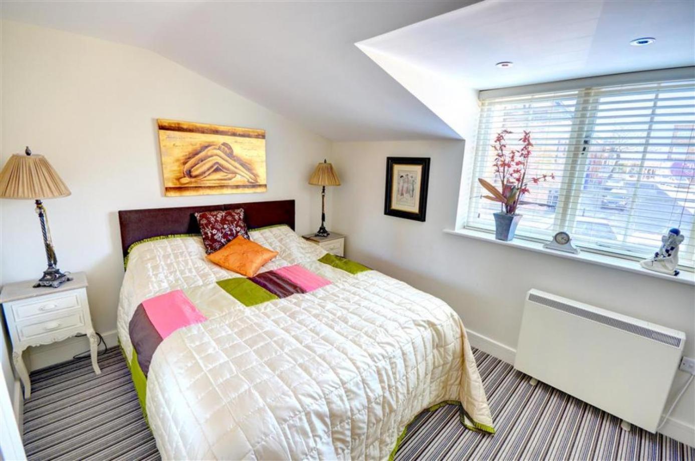 Hotties House - Two-Bed Cottage, Dog-Friendly & Off-Street Parking - Scarborough Eksteriør billede